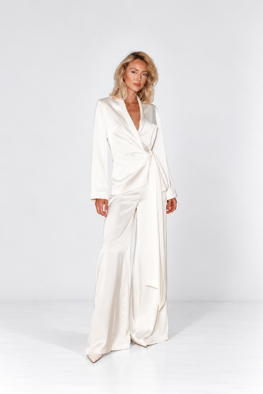 Elizabeth set in silky satin